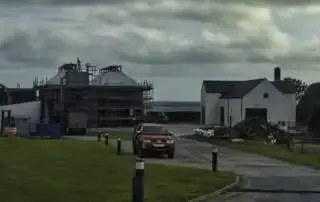 Ardbeg Distillery - Neues Stillhouse (Foto von der Anfahrt)