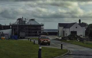 Ardbeg Distillery - Neues Stillhouse (Foto von der Anfahrt)