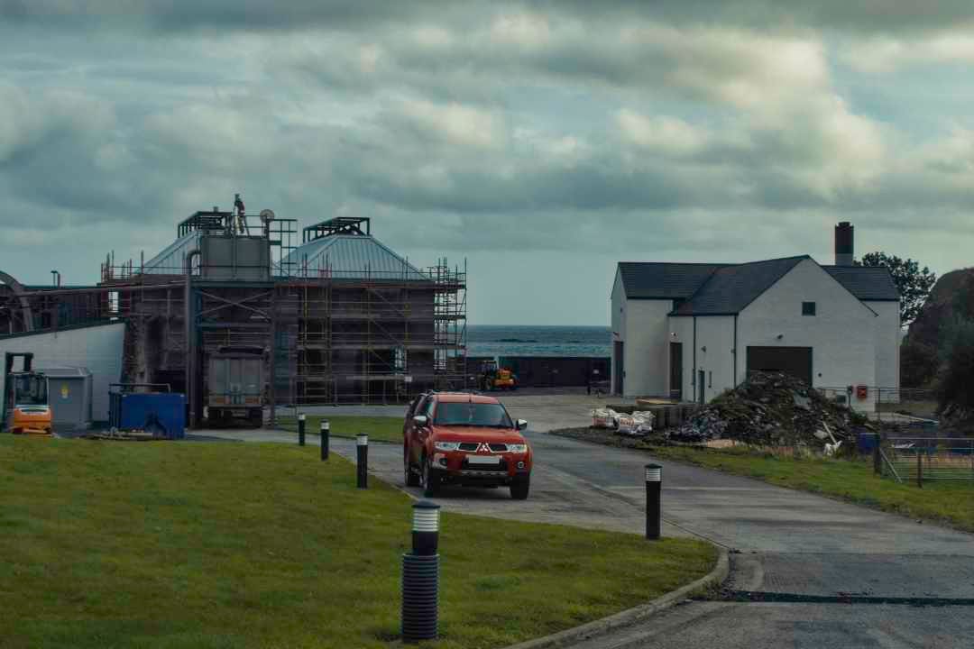 Ardbeg Distillery - Neues Stillhouse (Foto von der Anfahrt)