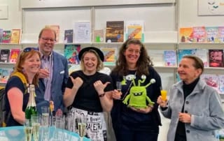 Selfpublisher-Verband: Selfpublishing Buchpreisverleihung - Feiern am Stand mit den Gewinnerinnen und dem Gewinner